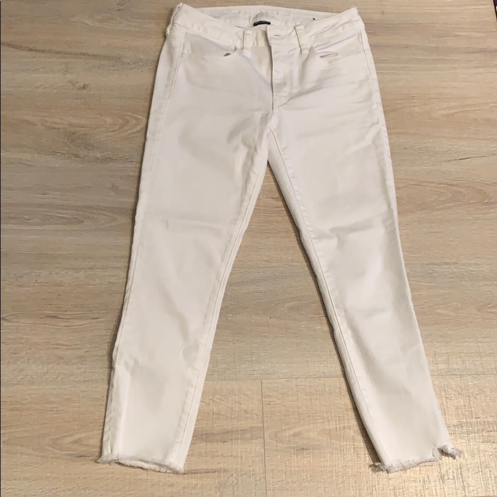 American Eagle Size 6 White Jeans